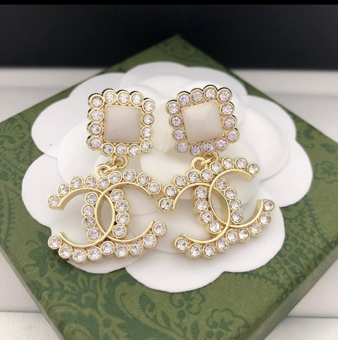 Elegant earrings