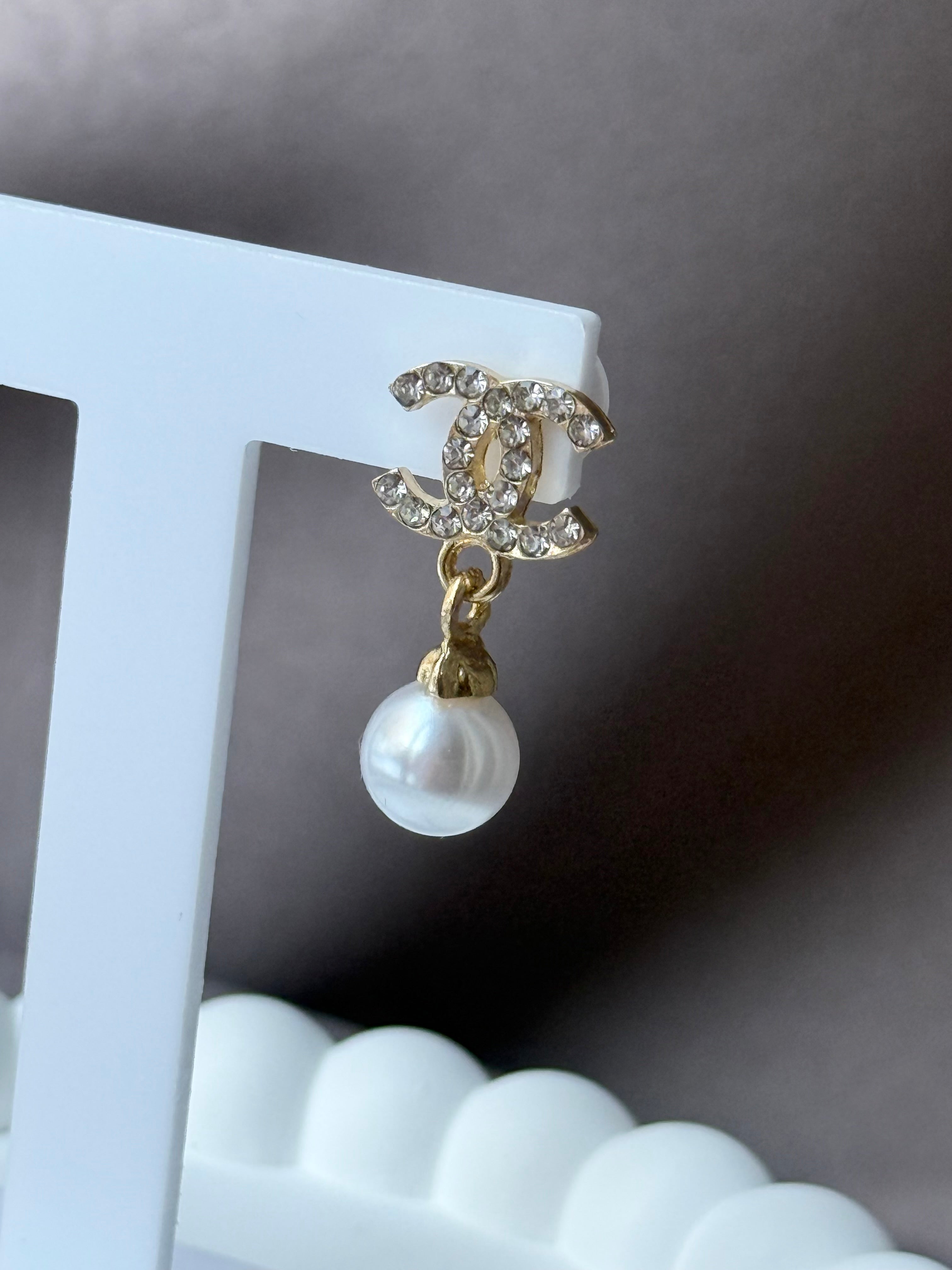 Cute pearl earrings