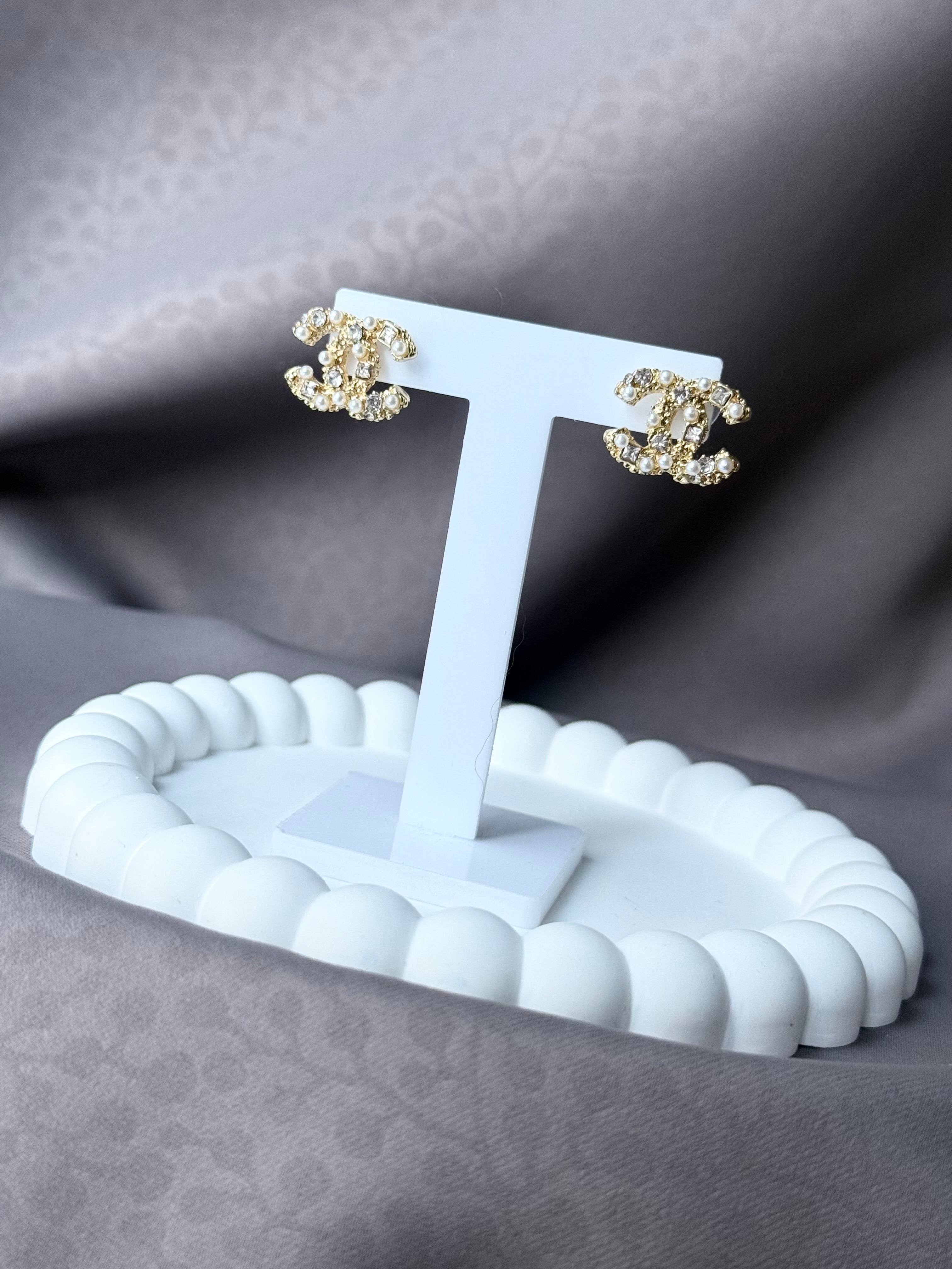 Cute classic earrings