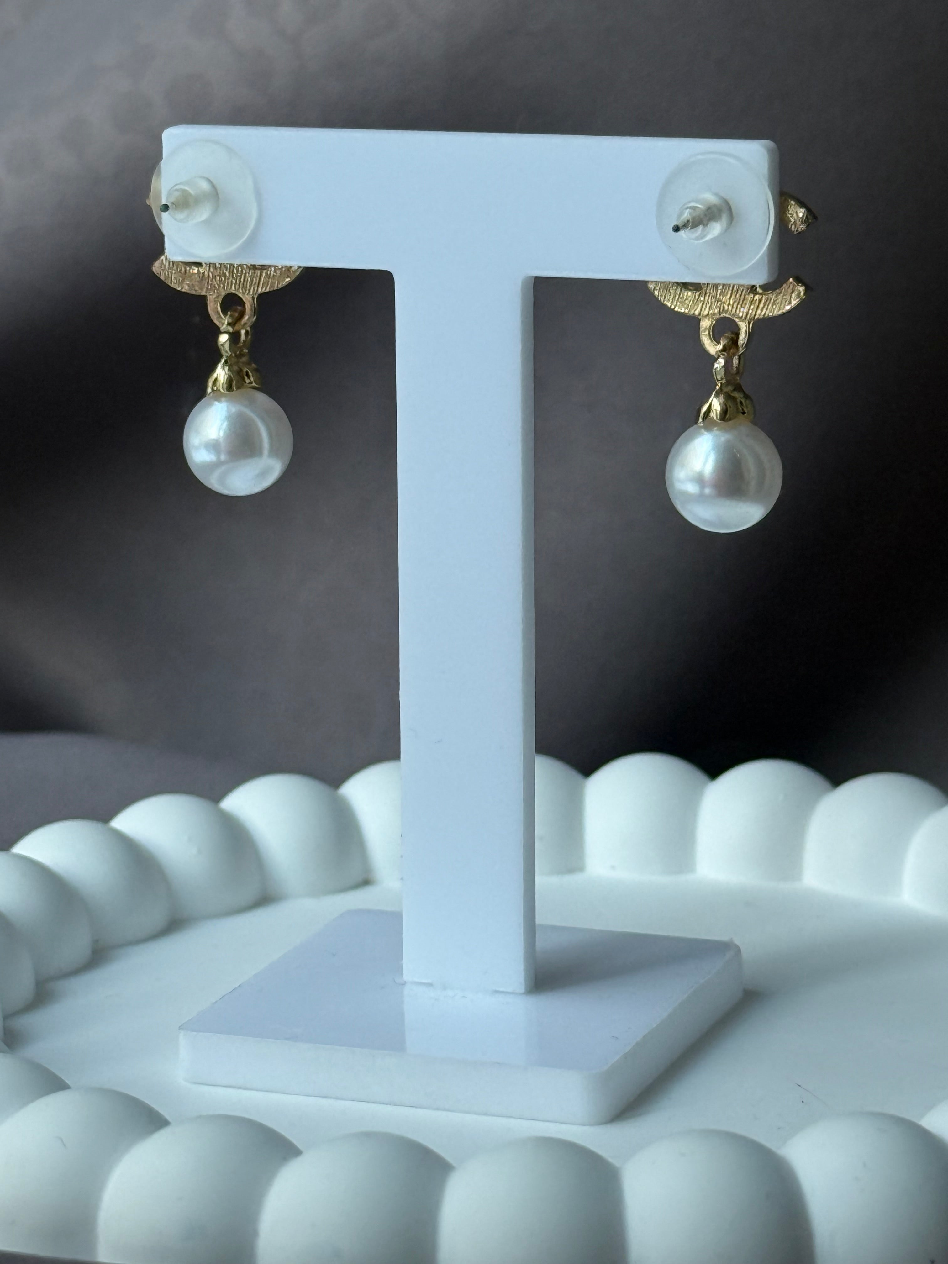 Cute pearl earrings