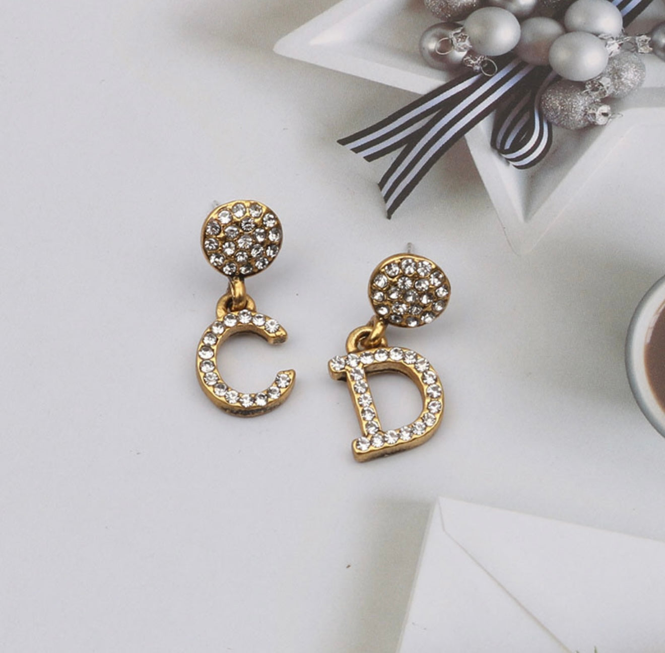 Elegance and classic gold earrings