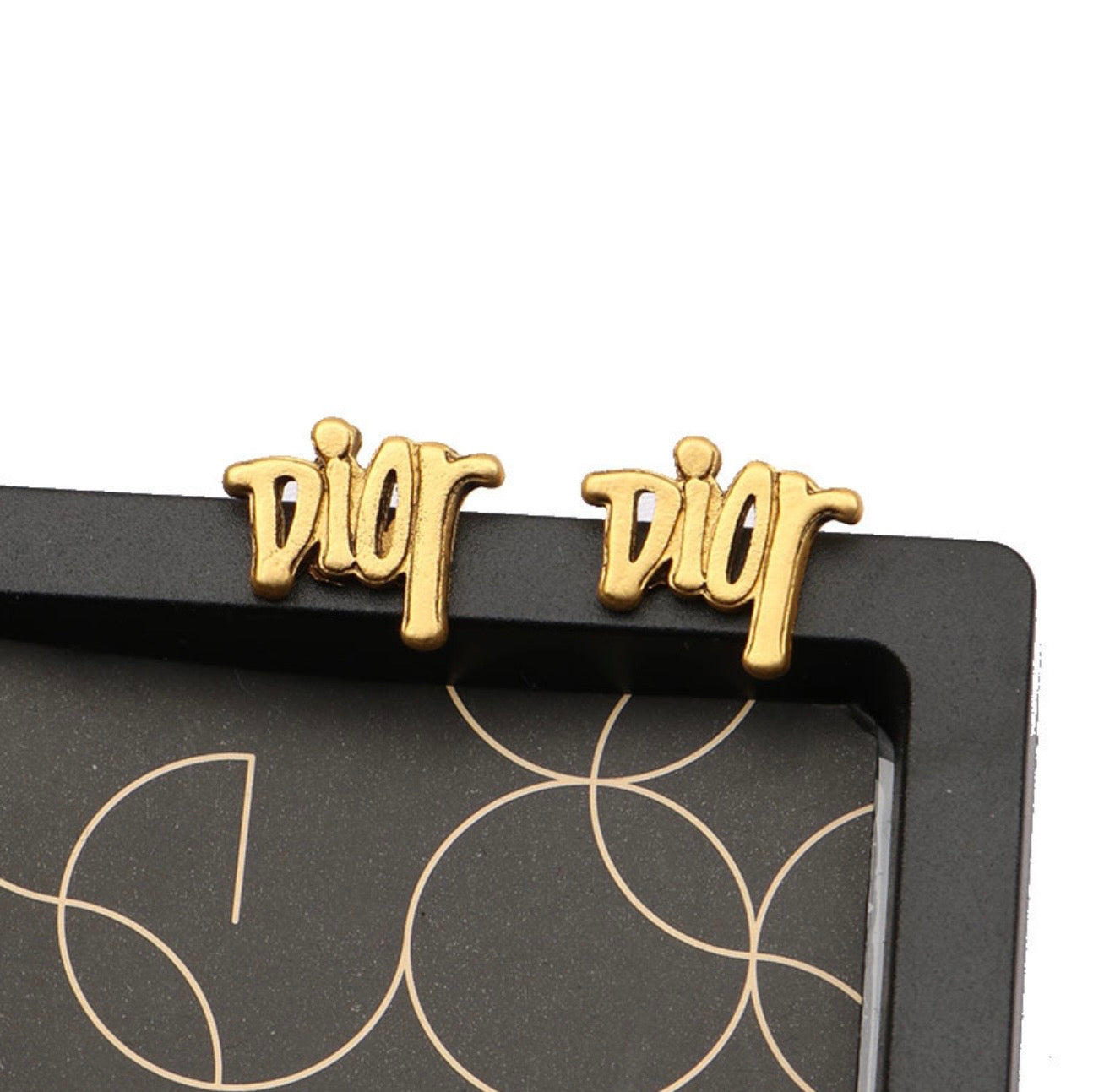 Classic small earrings