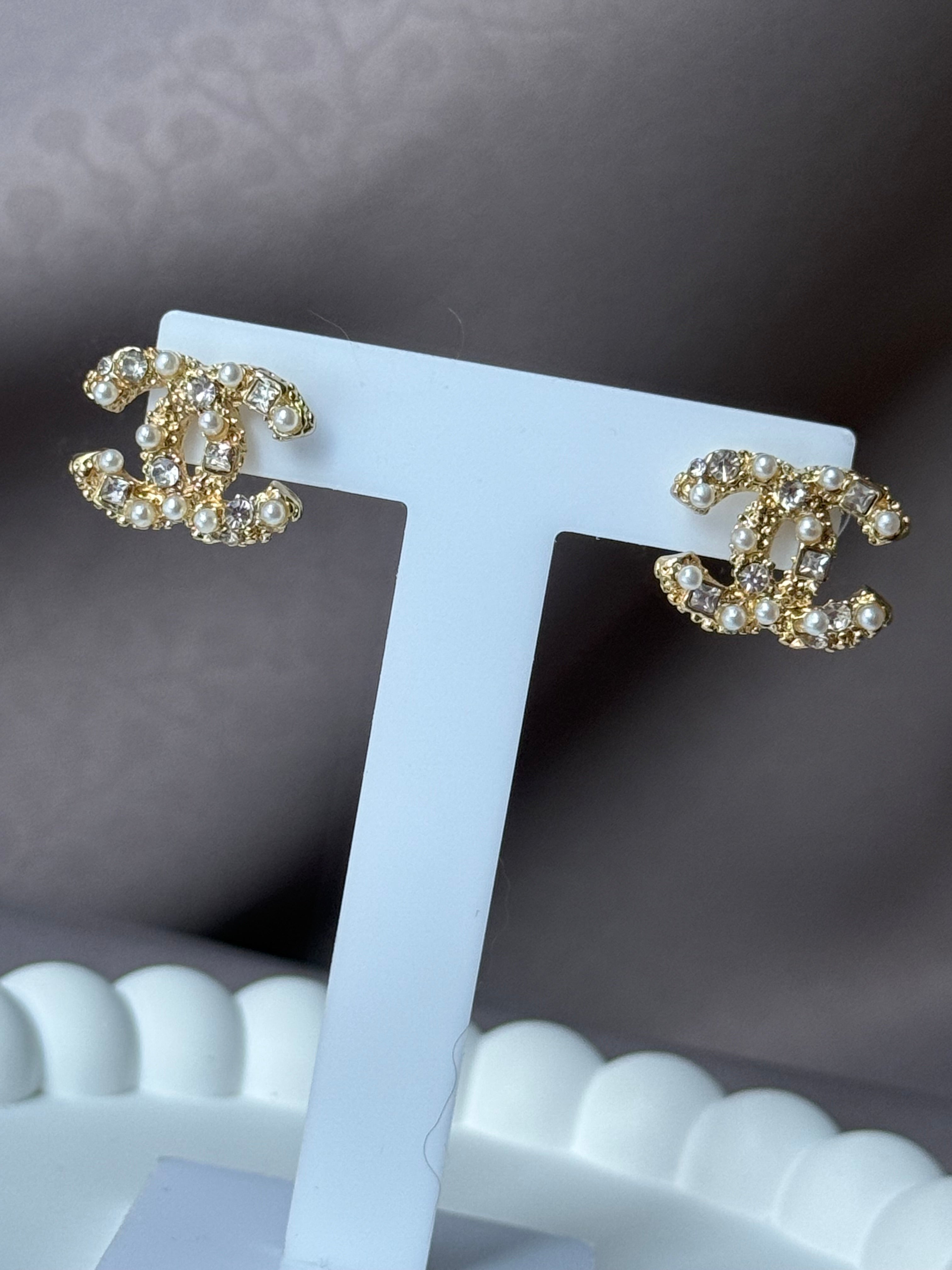 Cute classic earrings