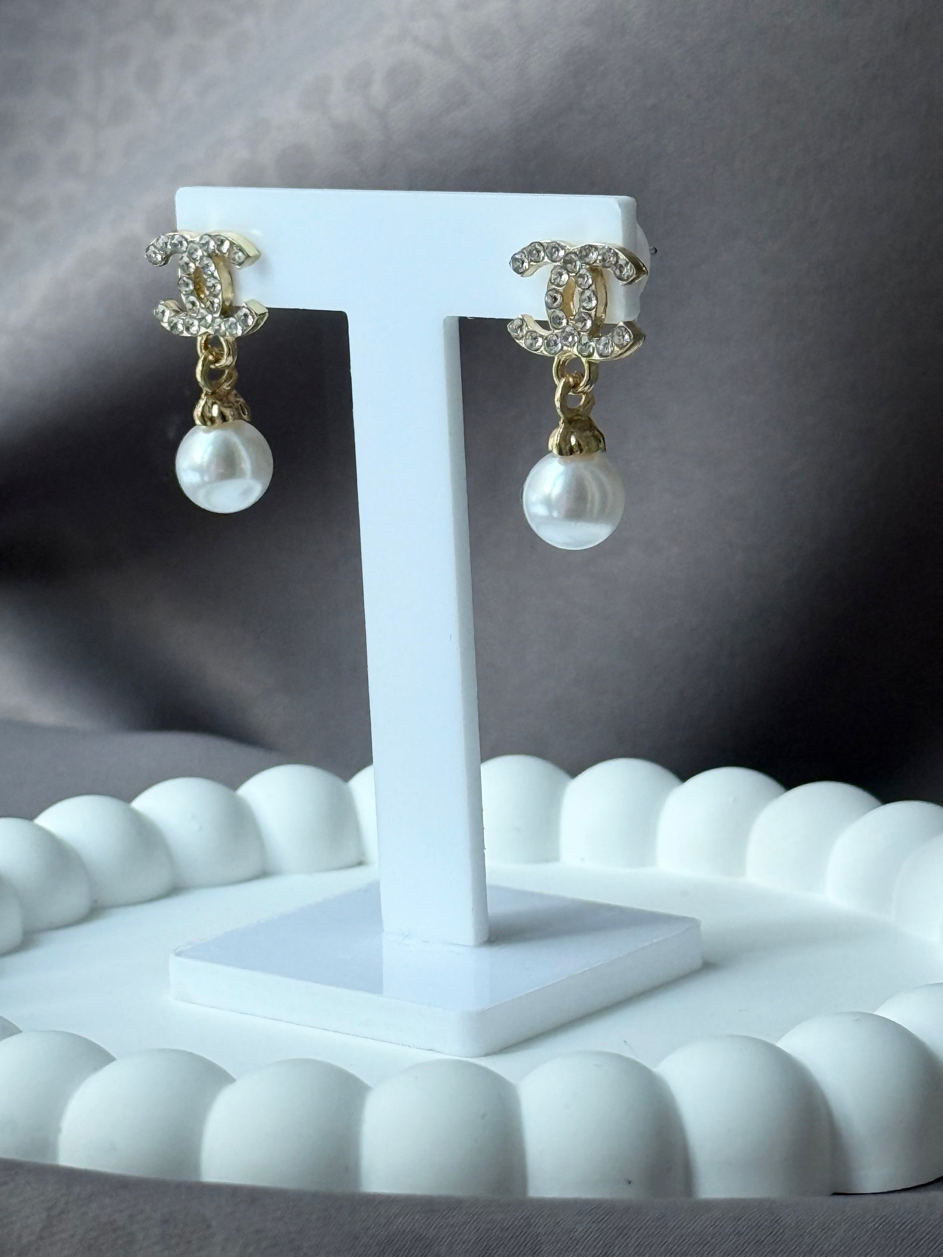 Cute pearl earrings