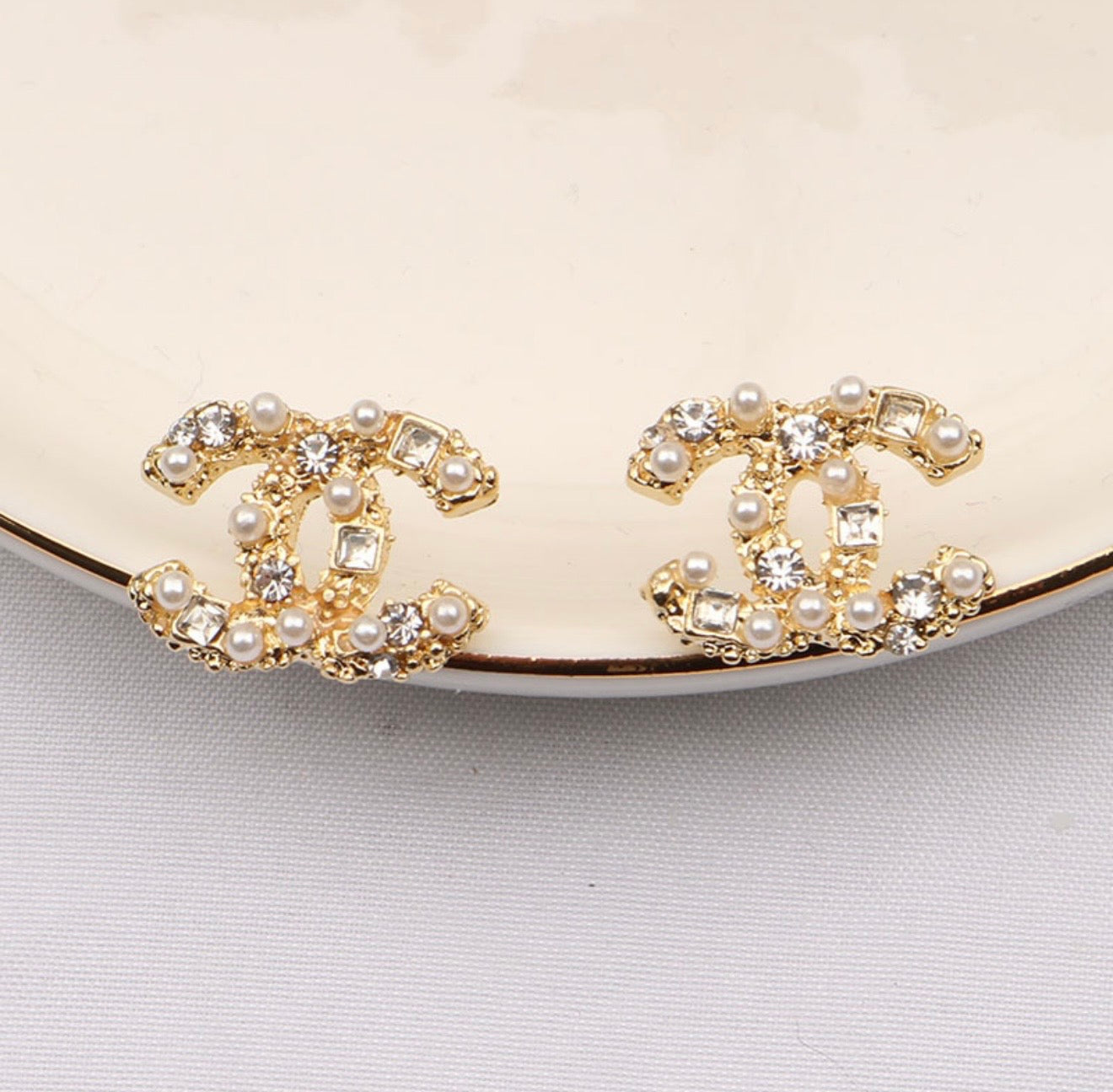 Cute classic earrings